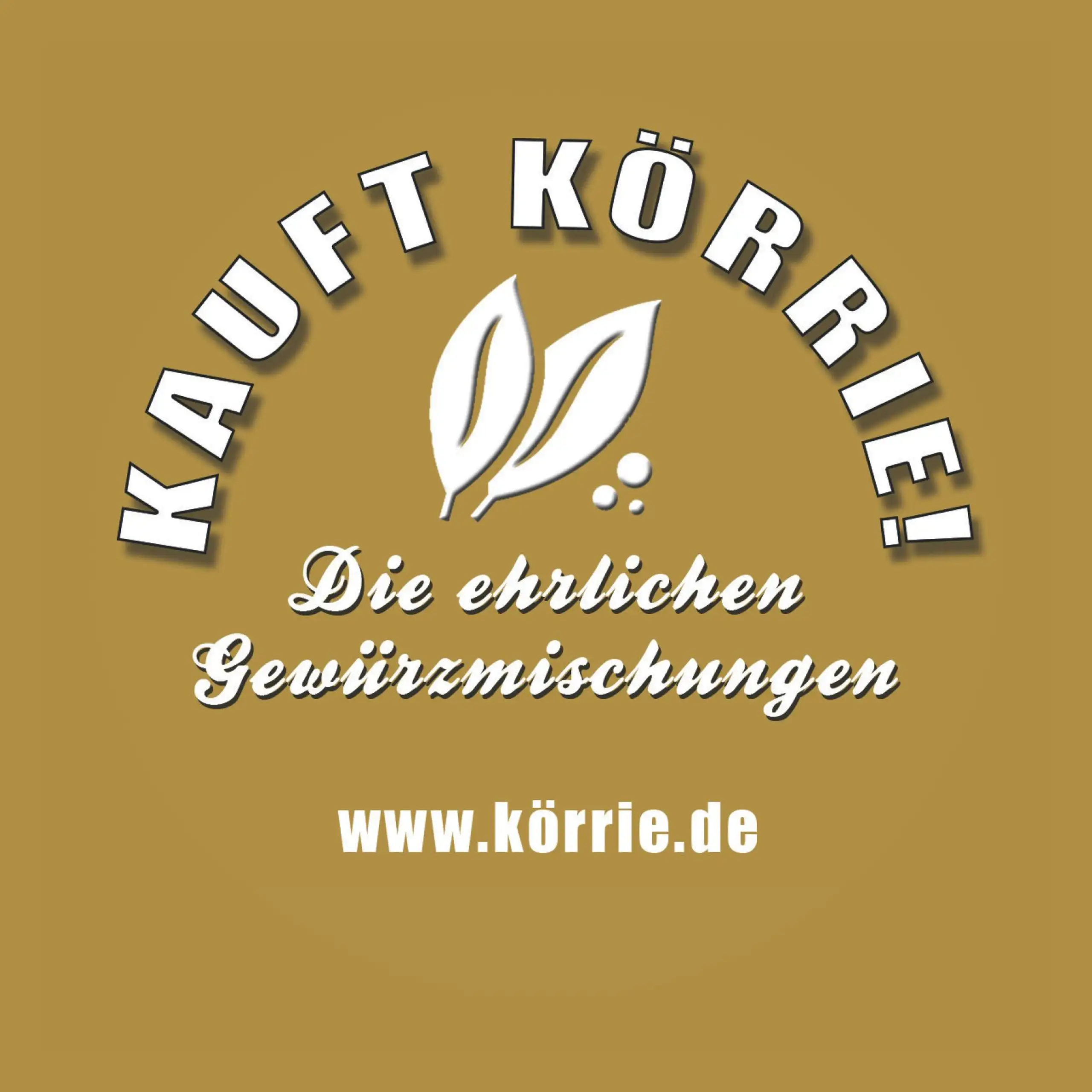 Originalaufkleber "Kauft Körrie!" auf dem Trägermaterial: Eine goldene, runde Abbildung des Support-Aufklebers mit weißem Blatt-Logo, dem prominenten Claim "KAUFT KÖRRIE! Die ehrlichen Gewürzmischungen" in fetter Typografie und der Website www.körrie.de, 