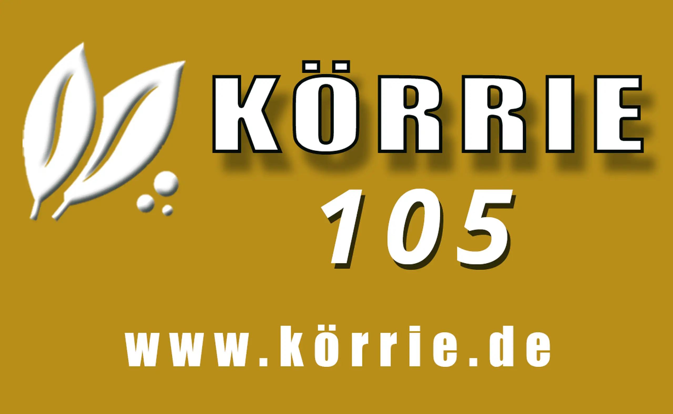 Vorlagegrafik des Etiketts für Körrie 105: Eine curryfarbene Vorlagegrafik als Ansicht des Etiketts, mit weißem Blatt-Logo, dem prominenten Produktnamen "KÖRRIE 105" in fetter Typografie und der Website www.körrie.de, die den Markenclaim für ehrliche Gewü