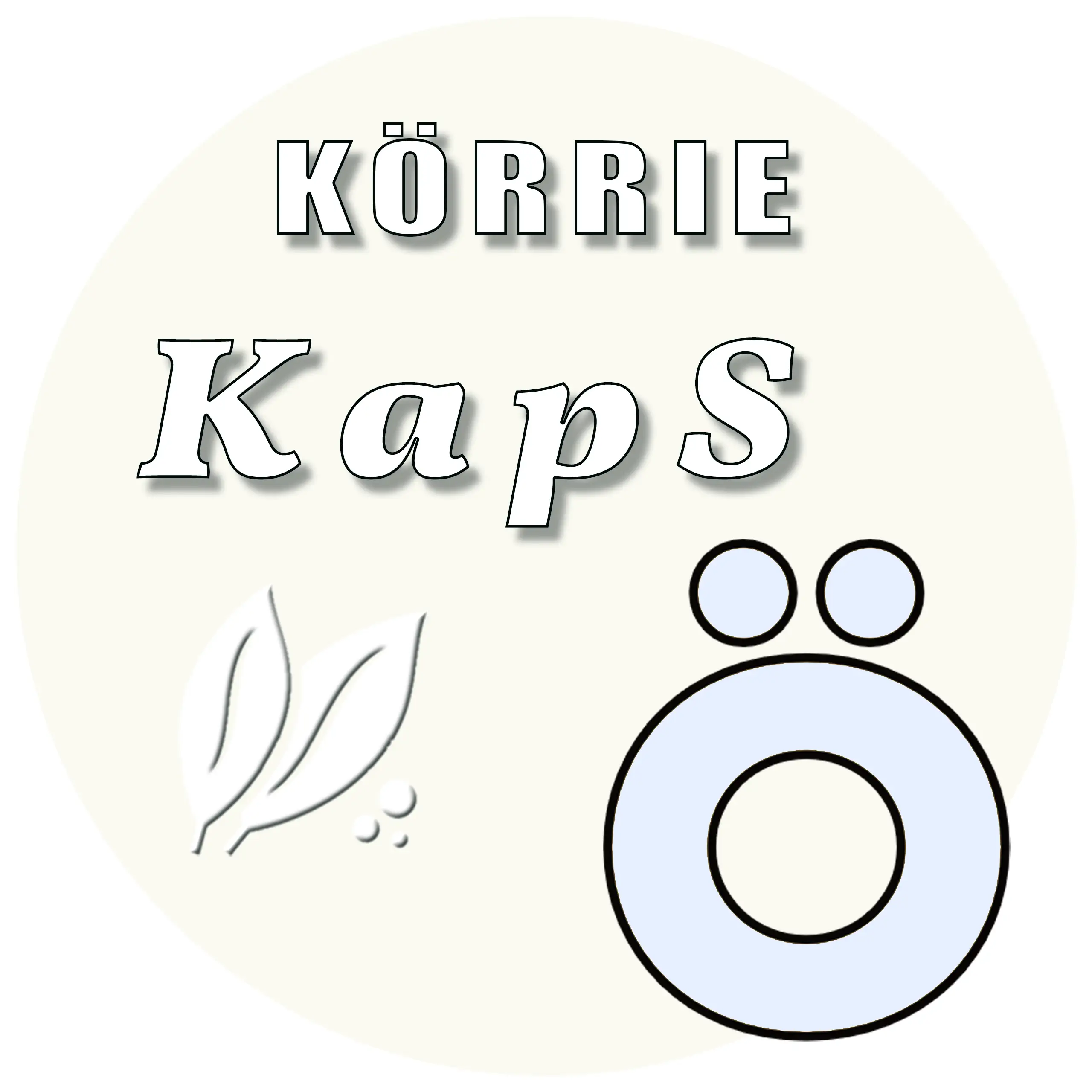 Produkt-Button für Körrie-Aktiv-Perlen (Keramik) / Körrie KAP S: Ein warmweißer, runder Button mit weißem Text "KÖRRIE KAP S", stilisierten Blättern und einem prominenten "Ö"-Symbol (das "Ö" aus dem Logo von "Körrie - die ehrlichen Gewürzmischungen"), sym