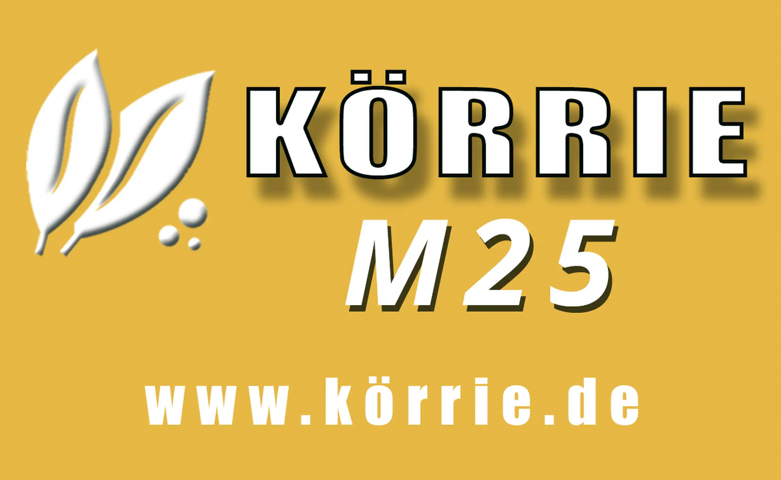 Vorlagegrafik des Etiketts für Körrie M25: Eine goldgelbe Vorlagegrafik als Ansicht des Etiketts, mit weißem Blatt-Logo, dem prominenten Produktnamen "KÖRRIE M25" in fetter Typografie und der Website www.körrie.de, die den Markenclaim für ehrliche Gewürzm